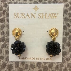 Susan Shaw Carolina Cluster earrings in black